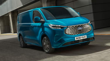 Ford E-Transit Custom - front tracking